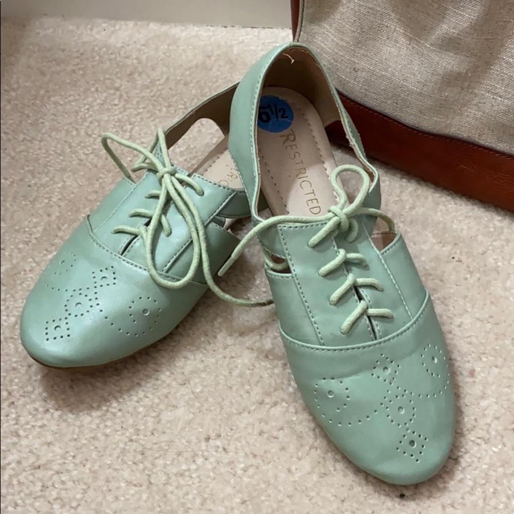 🛑SOLD🛑 Mint Vintage Flats